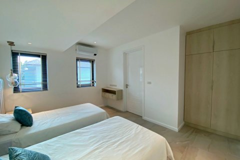 Chalet de 4 dormitorios en Hua Hin, Tailandia № 168362 - foto 23