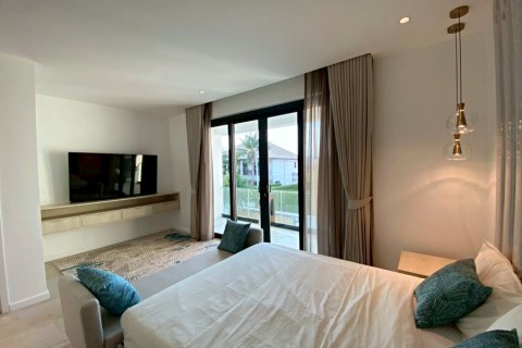 Chalet de 4 dormitorios en Hua Hin, Tailandia № 168362 - foto 20