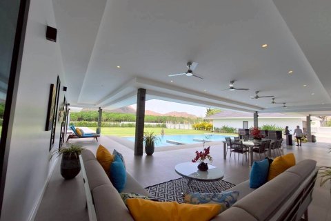 Chalet de 6 dormitorios en Hua Hin, Tailandia № 171997 - foto 3