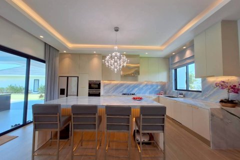 Chalet de 6 dormitorios en Hua Hin, Tailandia № 171997 - foto 11
