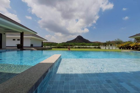 Chalet de 6 dormitorios en Hua Hin, Tailandia № 171997 - foto 2