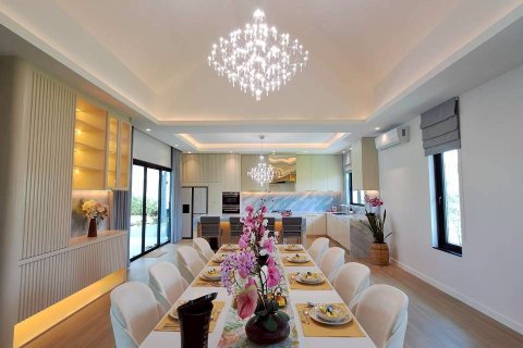 Chalet de 6 dormitorios en Hua Hin, Tailandia № 171997 - foto 16