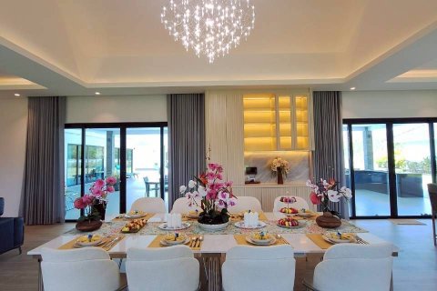 Chalet de 6 dormitorios en Hua Hin, Tailandia № 171997 - foto 15