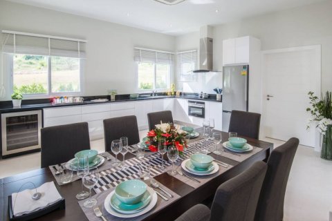 Chalet de 3 dormitorios en Hua Hin, Tailandia № 114009 - foto 8