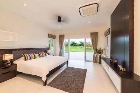 Chalet de 4 dormitorios en Hua Hin, Tailandia № 114010 - foto 10