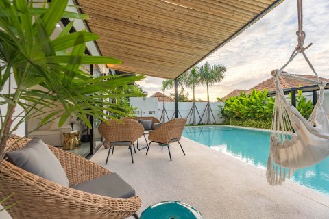 Chalet de 5 dormitorios en Pattaya, Tailandia № 134758 - foto 10