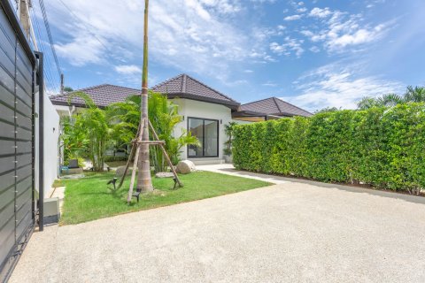 Chalet de 5 dormitorios en Pattaya, Tailandia № 134758 - foto 6