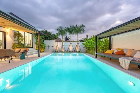 Chalet de 5 dormitorios en Pattaya, Tailandia № 134758 - foto 4