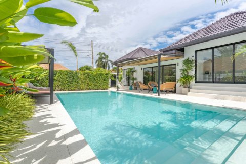 Chalet de 5 dormitorios en Pattaya, Tailandia № 134758 - foto 3