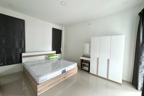 Chalet de 3 dormitorios en Cha-am, Tailandia № 115311 - foto 7