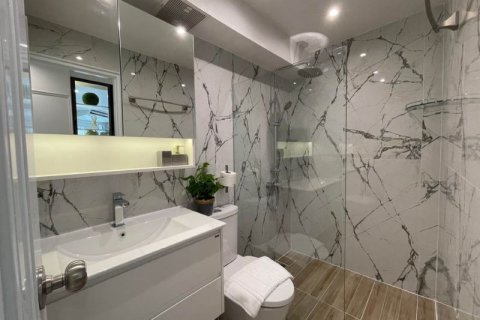 Condominio de 2 dormitorios en Bangkok, Tailandia № 65474 - foto 19
