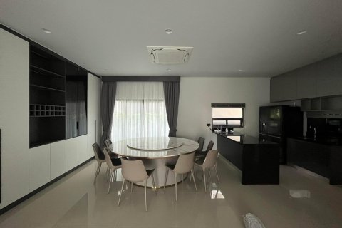 Casa de 4 dormitorios en Bangkok, Tailandia № 65476 - foto 9