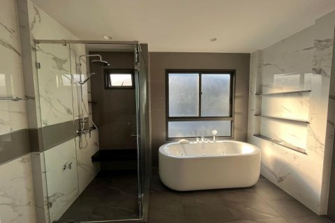 Casa de 4 dormitorios en Bangkok, Tailandia № 65476 - foto 10