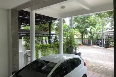 Adosado de 4 dormitorios en Phra Khanong, Bangkok, Tailandia № 143559 - foto 18