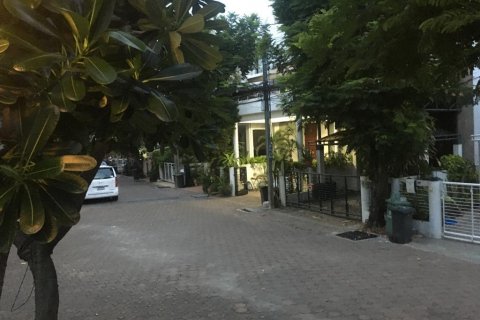 Adosado de 4 dormitorios en Phra Khanong, Bangkok, Tailandia № 143559 - foto 12