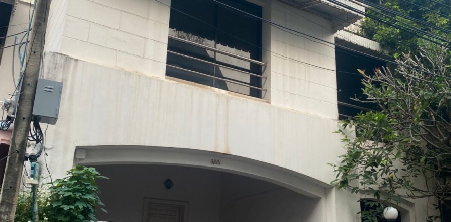 Townhouse in Bangkok, Thailand 5 bedrooms № 143556
