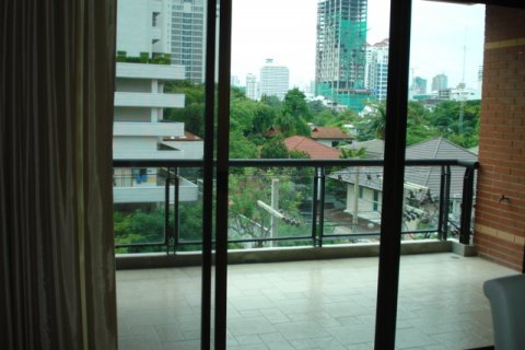 Condominio de 4 dormitorios en Bangkok, Tailandia № 143560 - foto 11