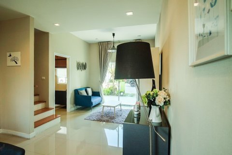 Casa de 4 dormitorios en Bang Lamung, Tailandia № 205373 - foto 2