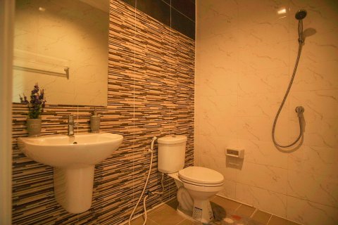 Casa de 4 dormitorios en Bang Lamung, Tailandia № 205373 - foto 8