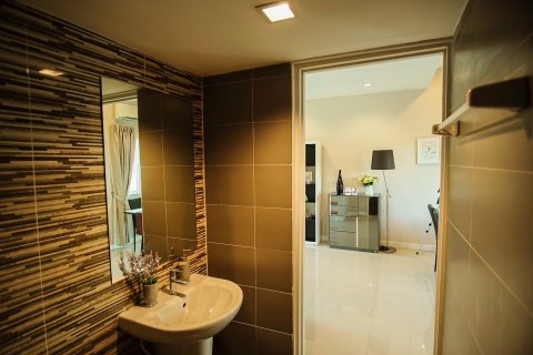 Casa de 4 dormitorios en Bang Lamung, Tailandia № 205373 - foto 10