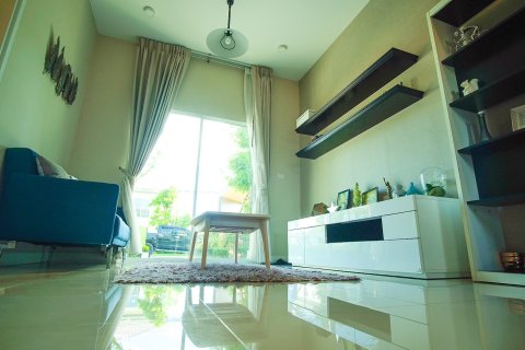 Casa de 4 dormitorios en Bang Lamung, Tailandia № 205373 - foto 4