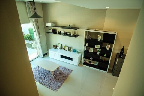 Casa de 4 dormitorios en Bang Lamung, Tailandia № 205373 - foto 28