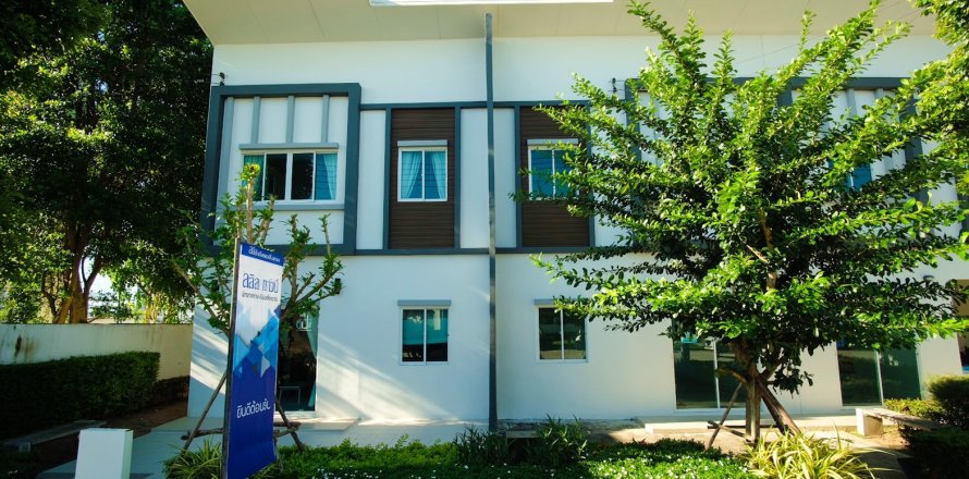 Casa de 4 dormitorios en Bang Lamung, Tailandia № 205373