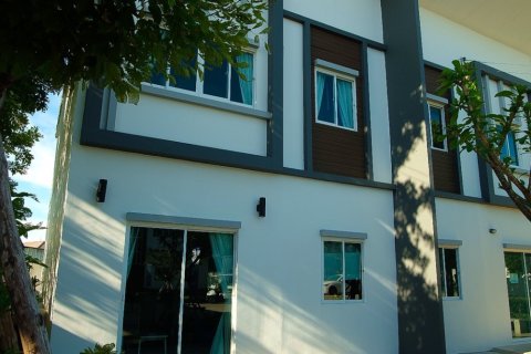 Casa de 4 dormitorios en Bang Lamung, Tailandia № 205373 - foto 27