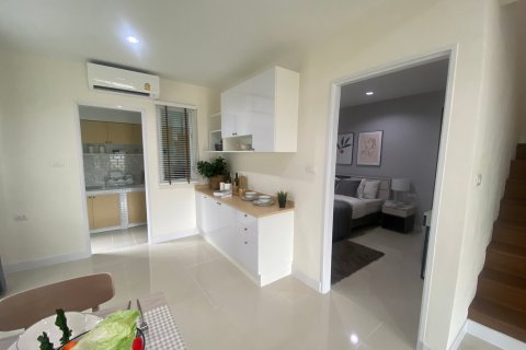 Casa de 4 dormitorios en Pattaya, Tailandia № 205374 - foto 10