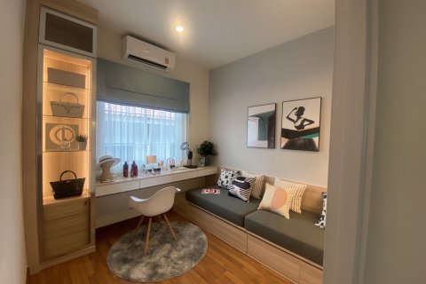 Casa de 4 dormitorios en Pattaya, Tailandia № 205374 - foto 3