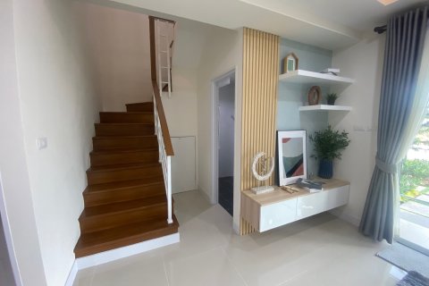 Casa de 4 dormitorios en Pattaya, Tailandia № 205374 - foto 9