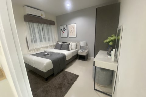 Casa de 4 dormitorios en Pattaya, Tailandia № 205374 - foto 11