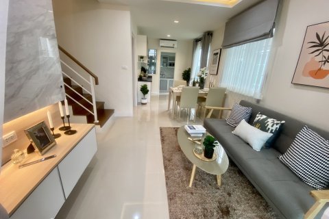 Casa de 4 dormitorios en Pattaya, Tailandia № 205375 - foto 16