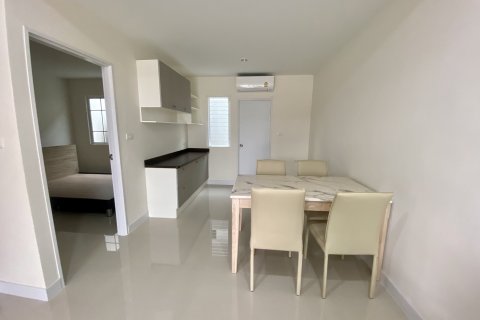 Casa de 4 dormitorios en Pattaya, Tailandia № 205375 - foto 5