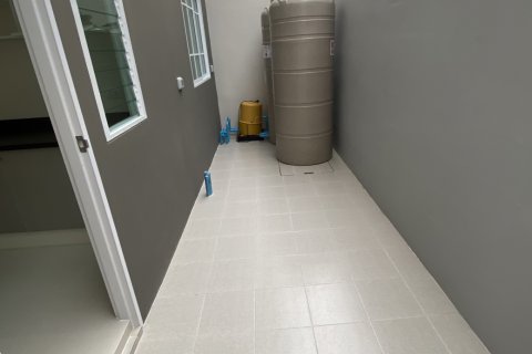 Casa de 4 dormitorios en Pattaya, Tailandia № 205375 - foto 7
