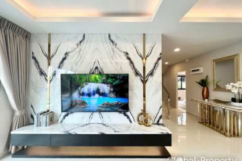 Casa de 5 dormitorios en Pattaya, Tailandia № 54438 - foto 3