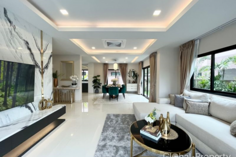 Casa de 5 dormitorios en Pattaya, Tailandia № 54438 - foto 2