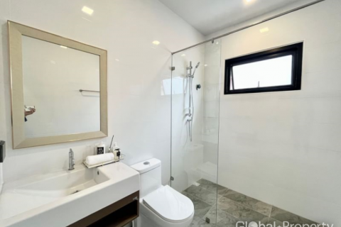 Casa de 5 dormitorios en Pattaya, Tailandia № 54438 - foto 13