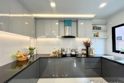 Casa de 5 dormitorios en Pattaya, Tailandia № 54438 - foto 6