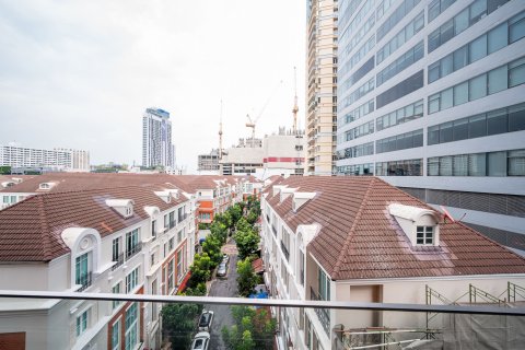 Estudio en el condominio en Watthana, Bangkok, Tailandia № 141420 - foto 11
