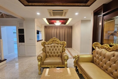 Haus in Bangkok, Thailand 4 Schlafzimmer № 201138 - Foto 11