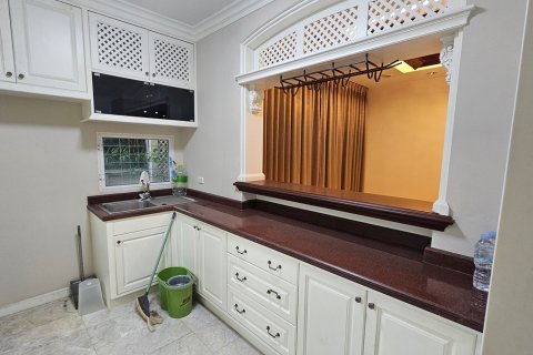 Haus in Bangkok, Thailand 4 Schlafzimmer № 201138 - Foto 6
