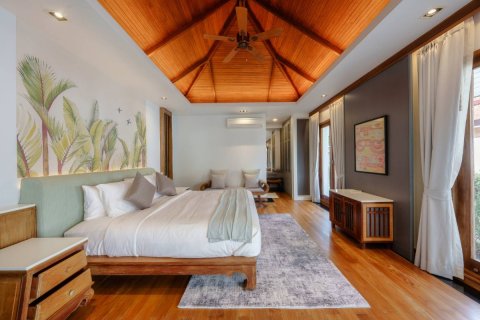 Casa de 6 dormitorios en Ko Kaeo, Tailandia № 180462 - foto 25