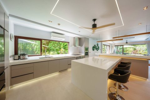 Casa de 6 dormitorios en Ko Kaeo, Tailandia № 180462 - foto 20