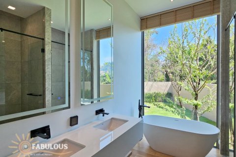 Chalet de 4 dormitorios en Bang Tao, Tailandia № 179516 - foto 8