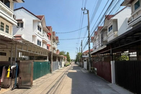 Adosado de 4 dormitorios en Bangkok, Tailandia № 189525 - foto 7