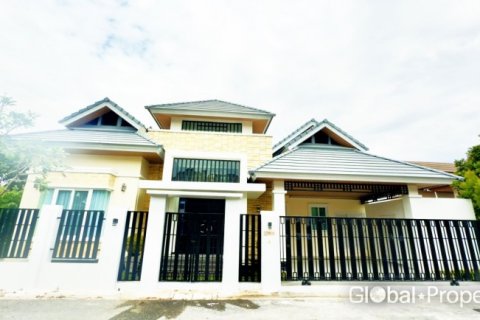 Casa de 3 dormitorios en Pattaya, Tailandia № 120163