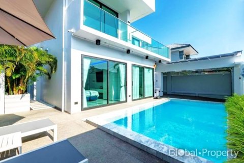 Casa de 5 dormitorios en Pattaya, Tailandia № 120160 - foto 4