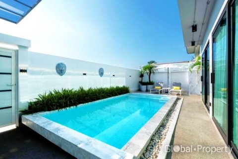 Casa de 5 dormitorios en Pattaya, Tailandia № 120160 - foto 2