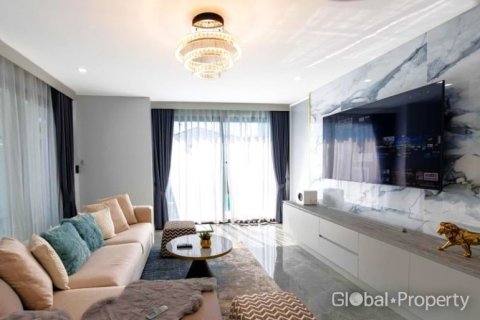 Casa de 5 dormitorios en Pattaya, Tailandia № 120160 - foto 12